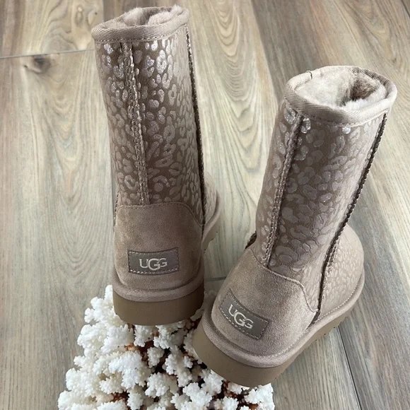 🌴🔆UGG- BROWN CLASSIC SHORT SNOW LEOPARD BOOTS🔆🌴 - Picture 4 of 16